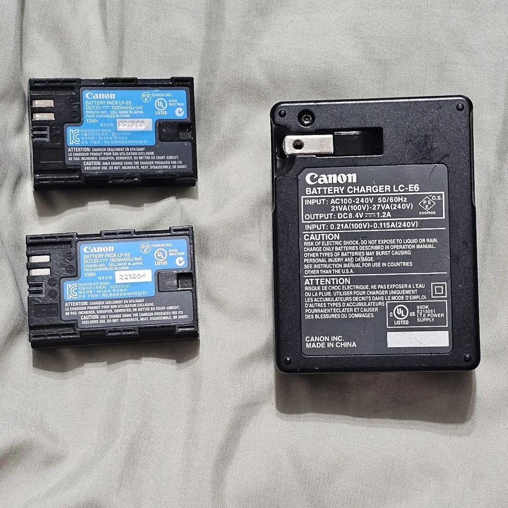Canon LC-E6 Charger + 2 LPE-6 Batteries